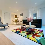 Whitechapel Superior Apartment