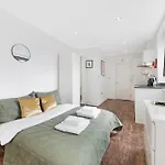 Green Lanes Studios By Morethanstays