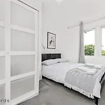 Fabolous 2 Bedroom Flat Near Westfield Shopping