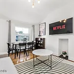 Fabolous 2 Bedroom Flat Near Westfield Shopping