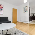 Exclusive 2 Bedroom Flat In Bromley By Bow