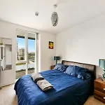 Incredible 2 Bed, 2 Bath Flat In Canary Wharf