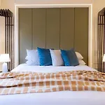 Modern Deluxe Five Bedroom House Near Chalk Farm Station By Belvilla