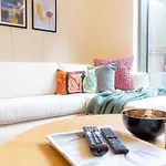 Modern Deluxe Five Bedroom House Near Chalk Farm Station By Belvilla