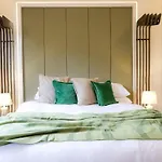 Modern Deluxe Five Bedroom House Near Chalk Farm Station By Belvilla