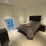 Luxury 2 Bed 2 Bath Modern Flat In White City London