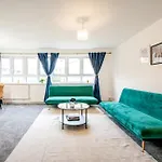 Nice 2-Bed Flat Near Earls Court