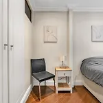 3-Bed Grand Triplex In Westminster