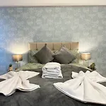 Edgware Road Three Bedroom Apartment