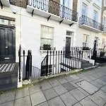 Stylish Maisonette And Studio In Victoria