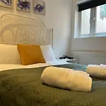Lovely Garden Flat Near Emirates Stadium And Kings Cross St Pancras Station