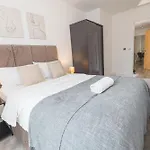 City Escape - Royal Wharf