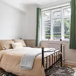 Brand New 3 Bedroom Flat In Central London