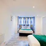 2 Bedrooms-6Guests-Veryspacious-Freeparking-Wifi