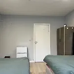 Sterne Street 4 Person Room