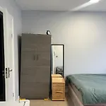 Sterne Street 4 Person Room