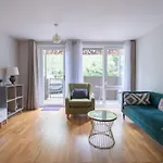 Brand New London Flat With Car Park