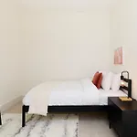The East London Mile Hideout - Trendy 3Bdr Flat With Balcony