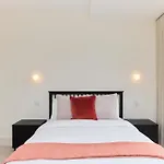The East London Mile Hideout - Trendy 3Bdr Flat With Balcony