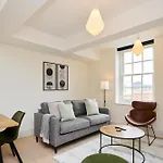 The East London Mile Hideout - Trendy 3Bdr Flat With Balcony