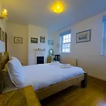 Pass The Keys Charming Home Near Thames Dlr