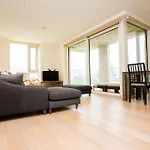 Luxury 2 Bed Apartment Near The O2
