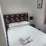 Charming Tower Bridge Apartment