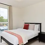 The East London Mile Quarters - Gorgeous 3Bdr Flat With Balcony