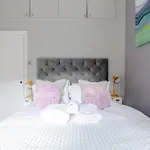 Vogue 1 bed Pimlico flat near Victoria station!