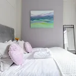 Vogue 1 bed Pimlico flat near Victoria station!