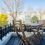 Modern & Spacious 1 Bedroom Apartment In London