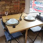Rustic Hideout Contractor Friendly Spacious Studio