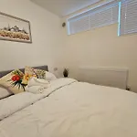 London E1 Apartment