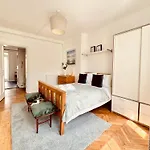 Beautiful 3Bed Apartment In London