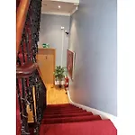 F202-Cosy 2Nd Flr Flat Fits 3 Near Hyde Park