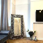 Elegant Apartment In London