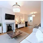 Stylish & Spacious London 4 Beds House