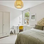 Stylish & Spacious London 4 Beds House