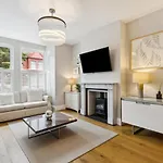 Stylish & Spacious London 4 Beds House