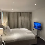 Modern Luxury 2 Bedroom Apartment In London Excel