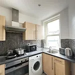 Three Bedroom Apartment Near Thomas River