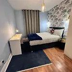 Three Bedroom Apartment Near Thomas River