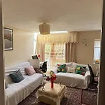 Private Gated Development In London Bridge, Cosy Home With Great Transport Links