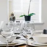 2 Bed Garden Flat Sleeps 6 Close To Brixton