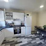 London Zone 2, Spacious 3 Bedroom House