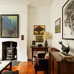 Charming West End Residence In Peaceful Fitzrovia