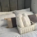 Chic Apartment Near Tower Bridge