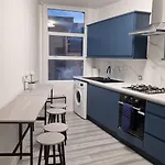 London Stratford 4 Bedroom Stay