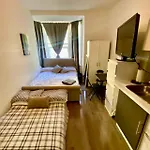 Modern Studio Apartment Sleeps 4 People Opposite Westfield Shepherds Bush