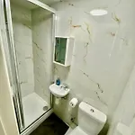 Modern Studio Apartment Sleeps 4 People Opposite Westfield Shepherds Bush